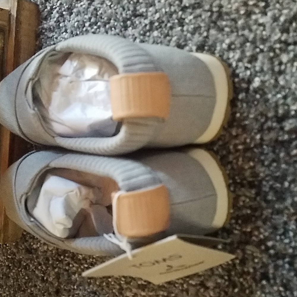 TOMS - Picture 3 of 6